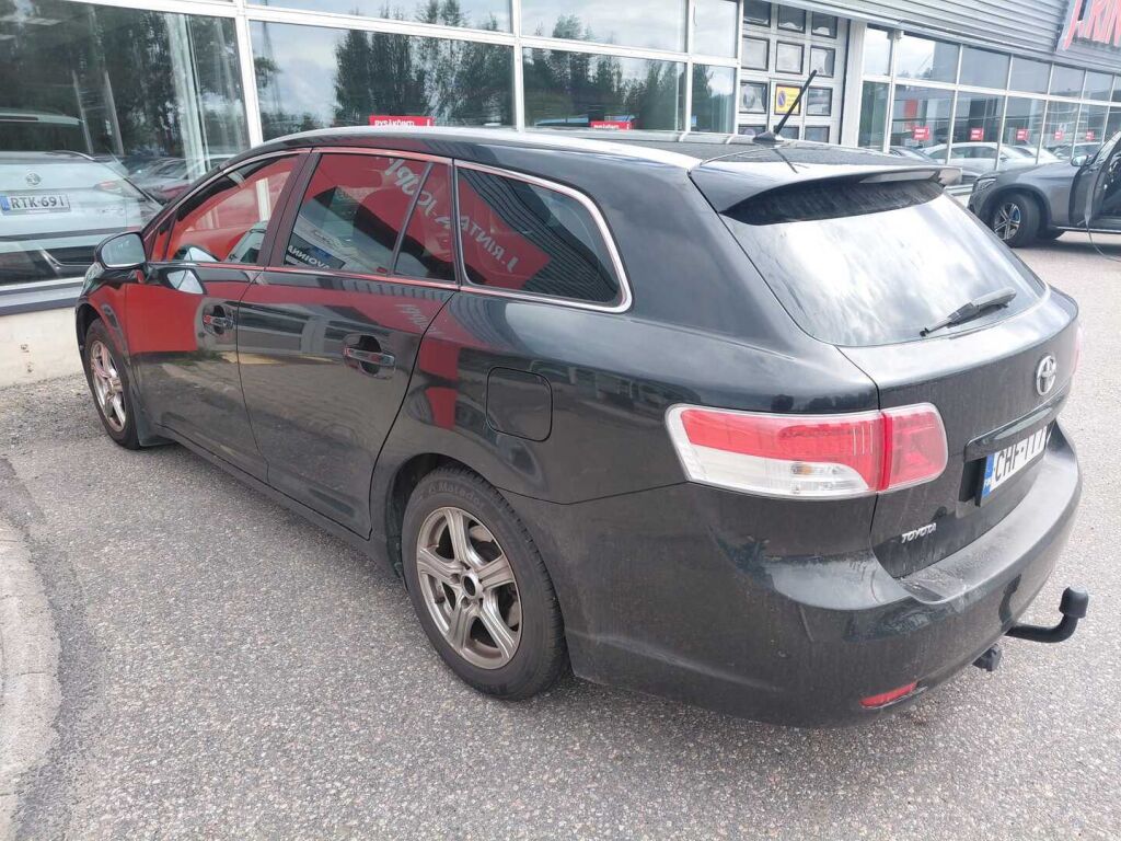 Toyota Avensis 2010 Musta