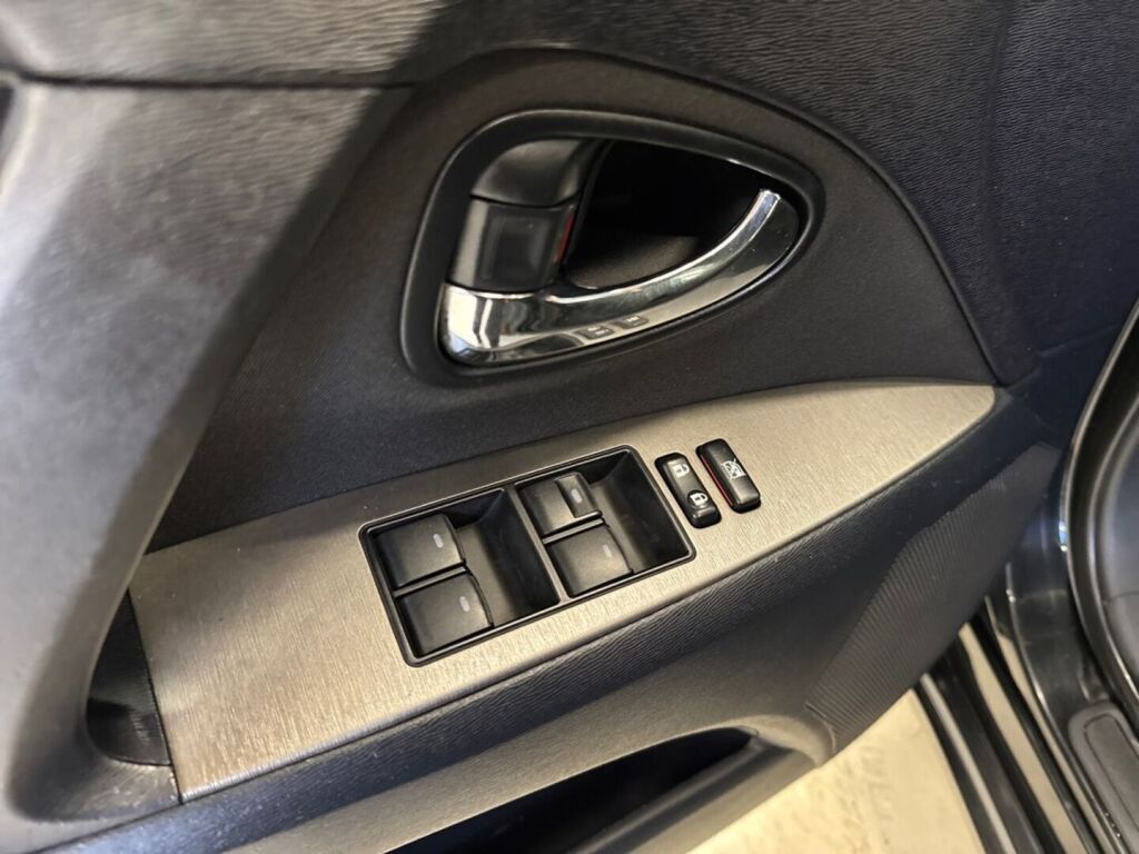 Toyota Avensis 2010 Musta