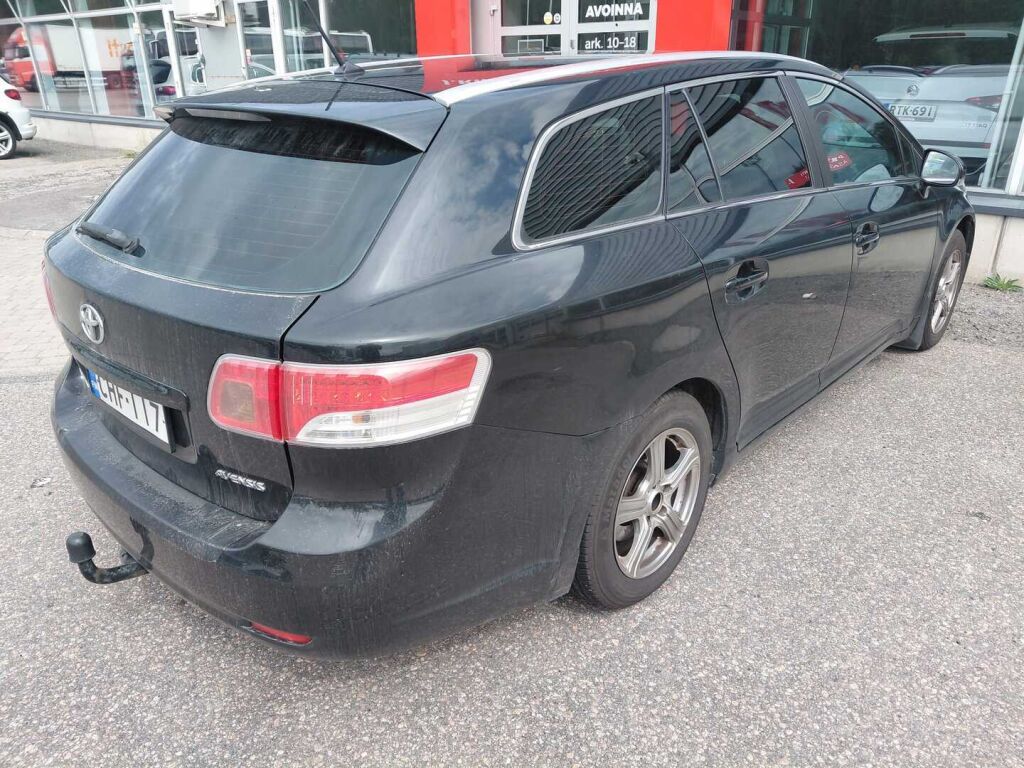 Toyota Avensis 2010 Musta