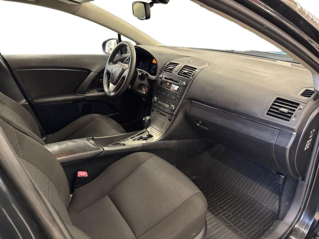 Toyota Avensis 2010 Musta