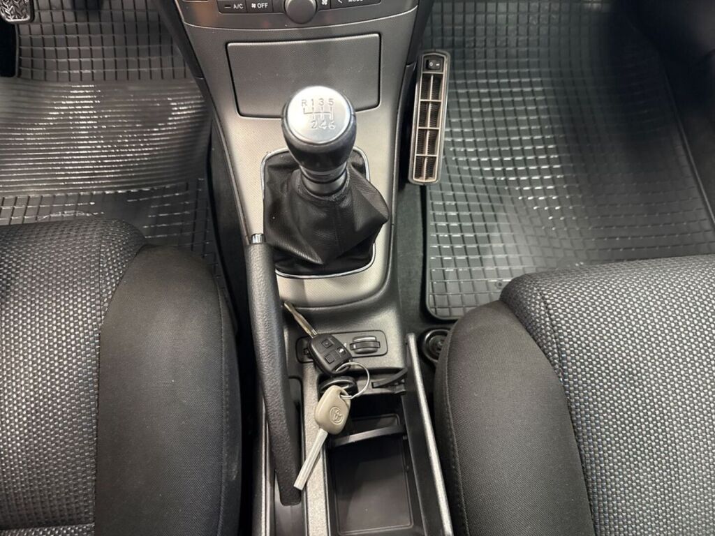 Toyota Avensis 2009 Hopea