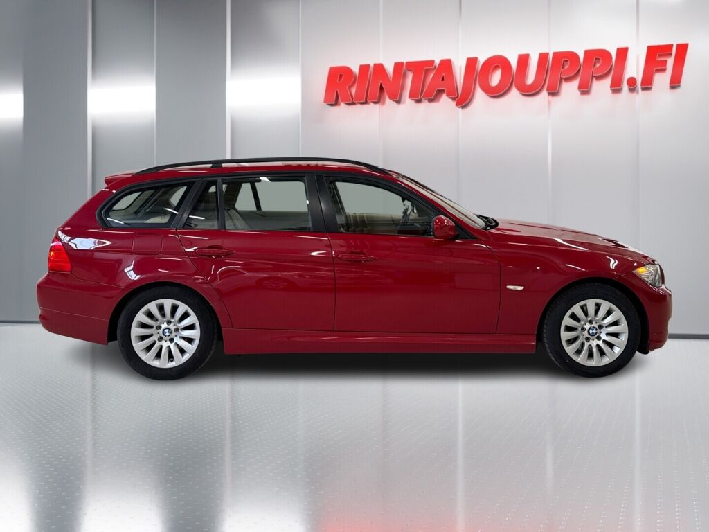 BMW 320 2009 Punainen