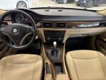 BMW 320 2009 Punainen