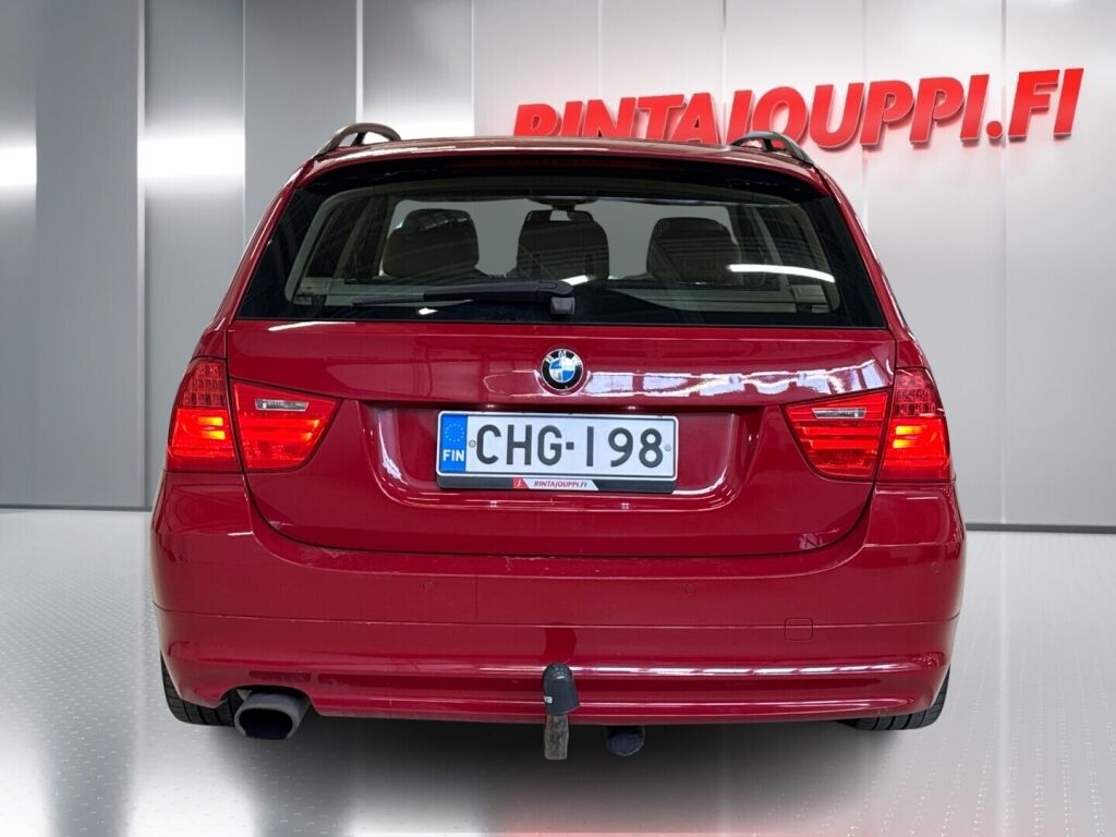 BMW 320 2009 Punainen