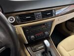 BMW 320 2009 Punainen