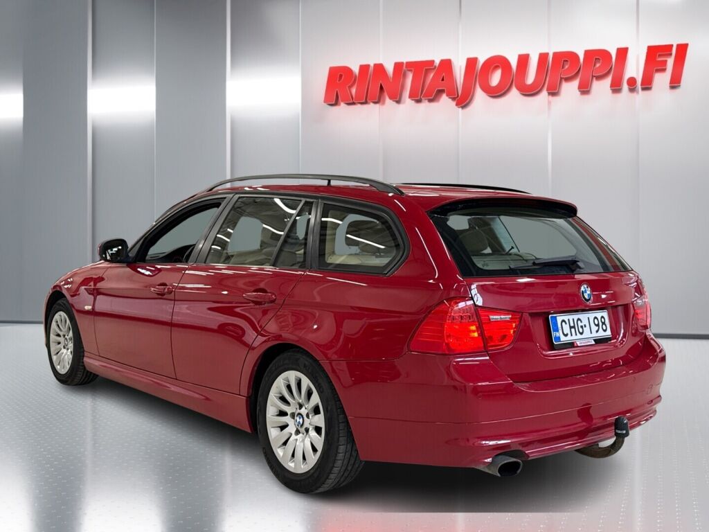 BMW 320 2009 Punainen