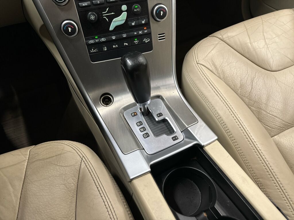 Volvo XC60 2009 Harmaa