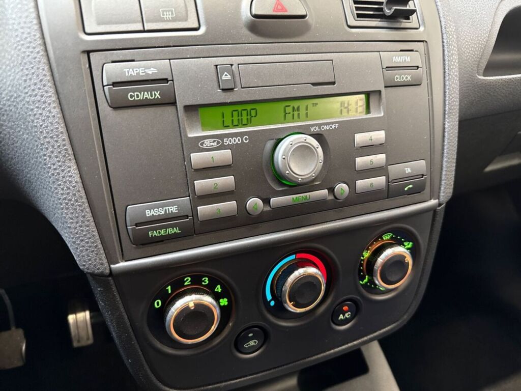 Ford Fiesta 2006 Harmaa
