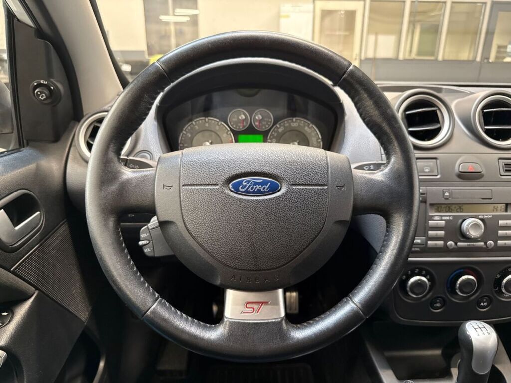 Ford Fiesta 2006 Harmaa