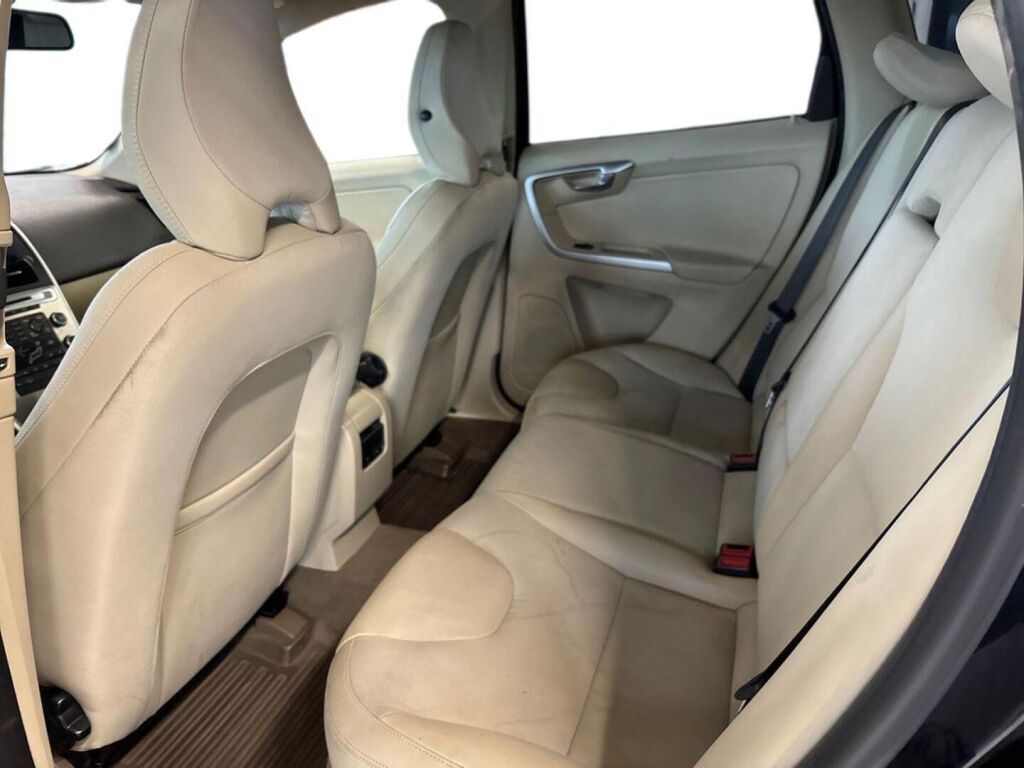 Volvo XC60 2009 Musta