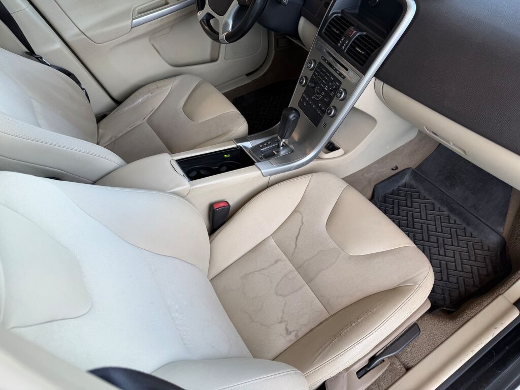 Volvo XC60 2009 Musta