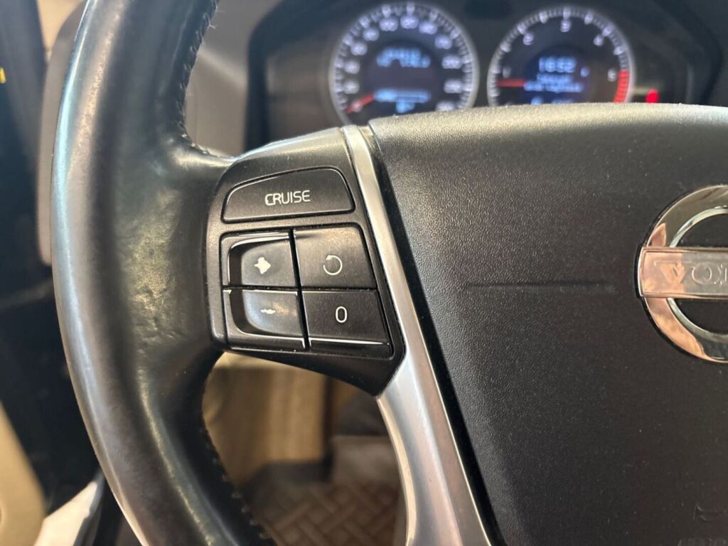 Volvo XC60 2009 Musta