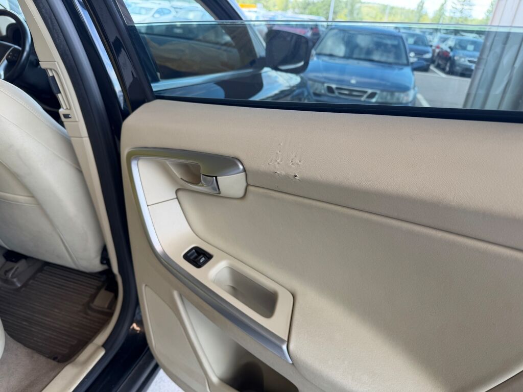 Volvo XC60 2009 Musta