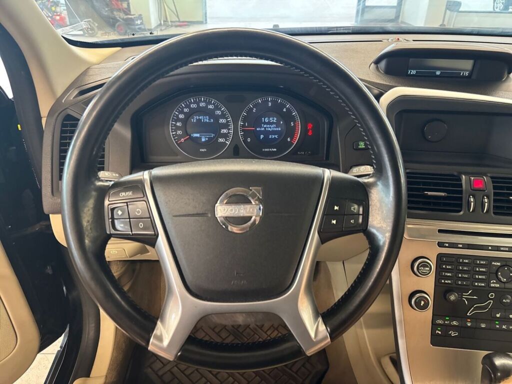 Volvo XC60 2009 Musta