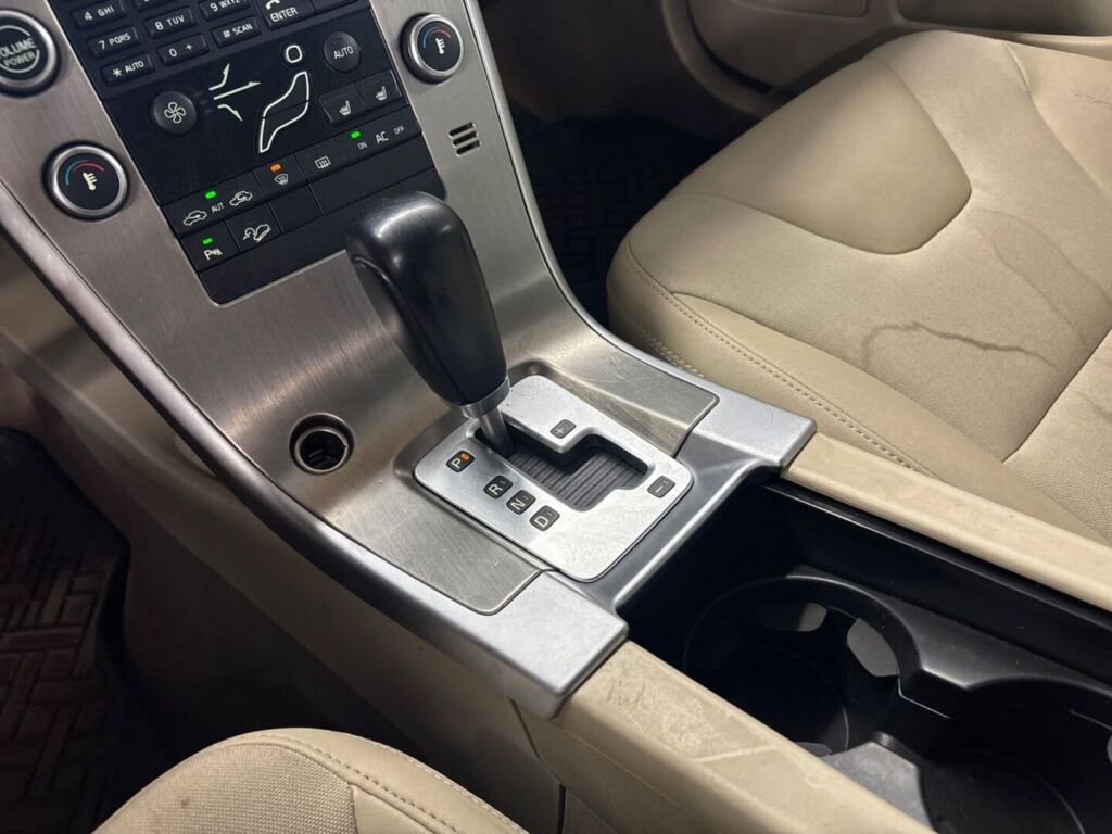 Volvo XC60 2009 Musta