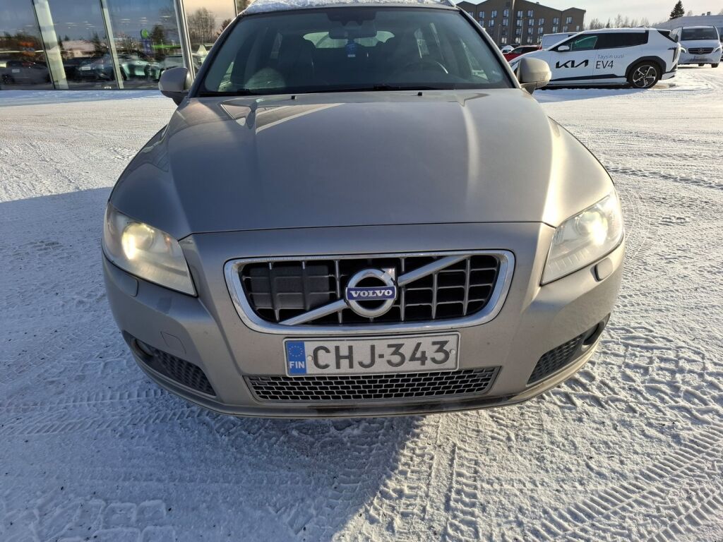 Volvo V70 2009 Ruskea (beige)