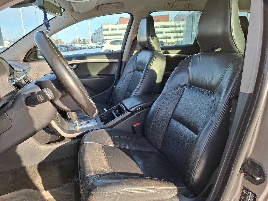 Volvo V70 2009 Ruskea (beige)