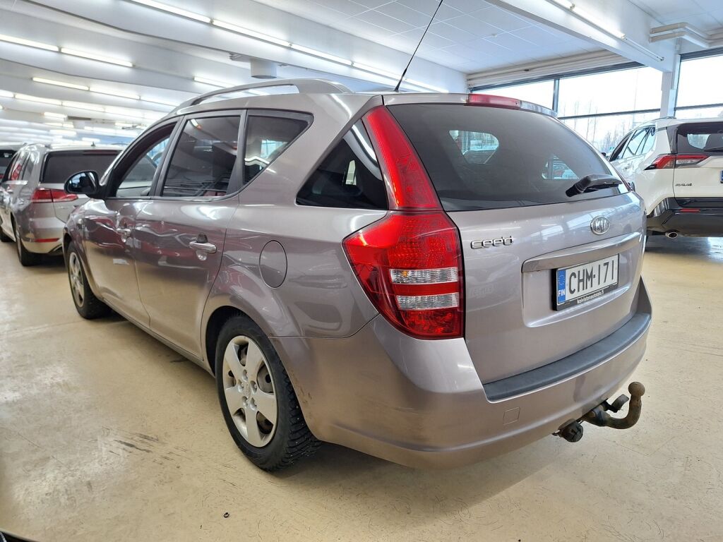 Kia Ceed 2009 Ruskea (beige)