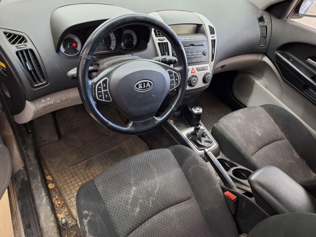 Kia Ceed 2009 Ruskea (beige)