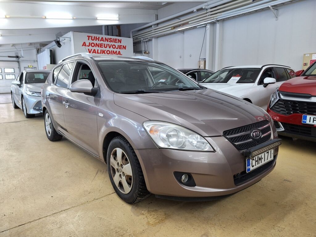 Kia Ceed 2009 Ruskea (beige)