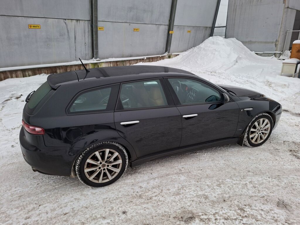 Alfa Romeo 159 2010 Musta