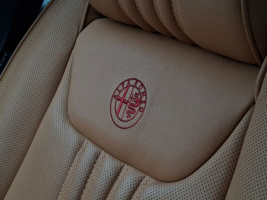 Alfa Romeo 159 2010 Musta