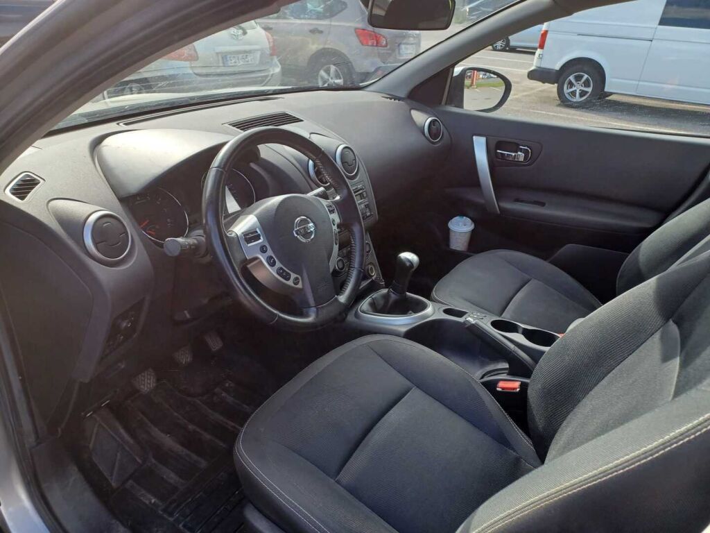 Nissan Qashqai 2010 Hopea