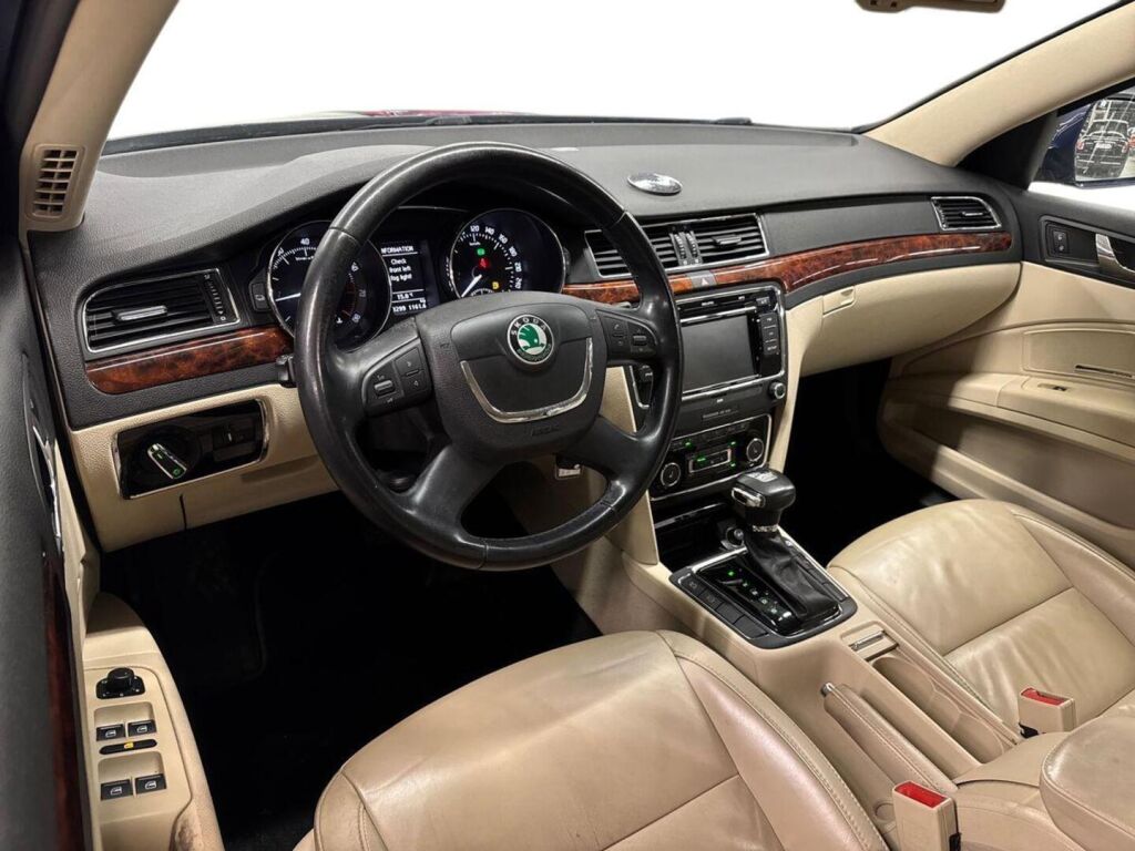 Skoda Superb 2010 Sininen