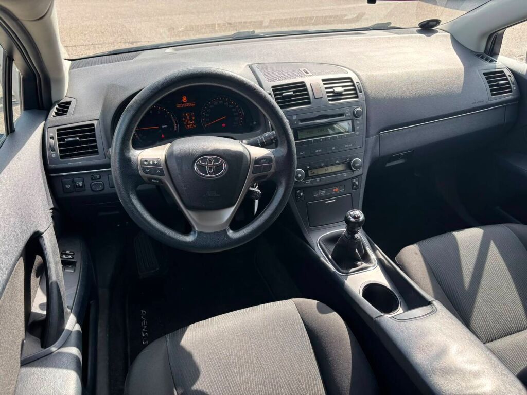 Toyota Avensis 2010 Harmaa