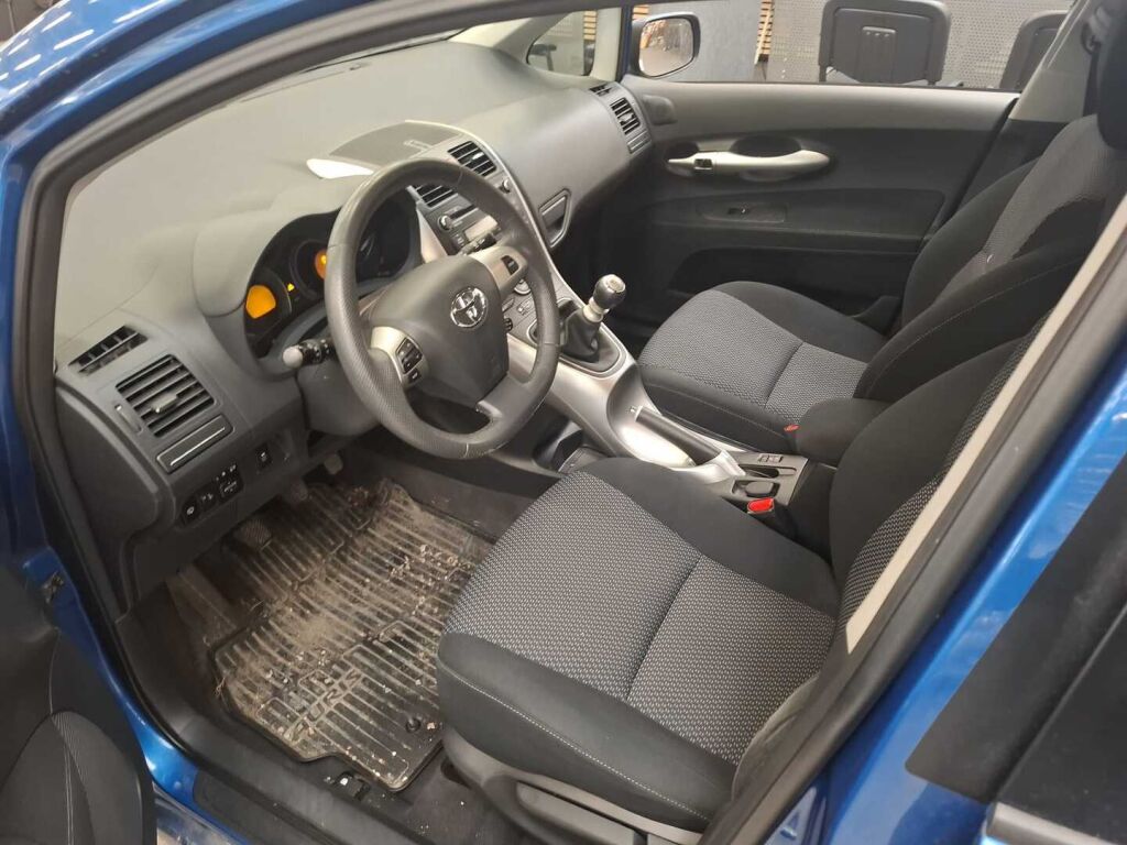 Toyota Auris 2010 Sininen