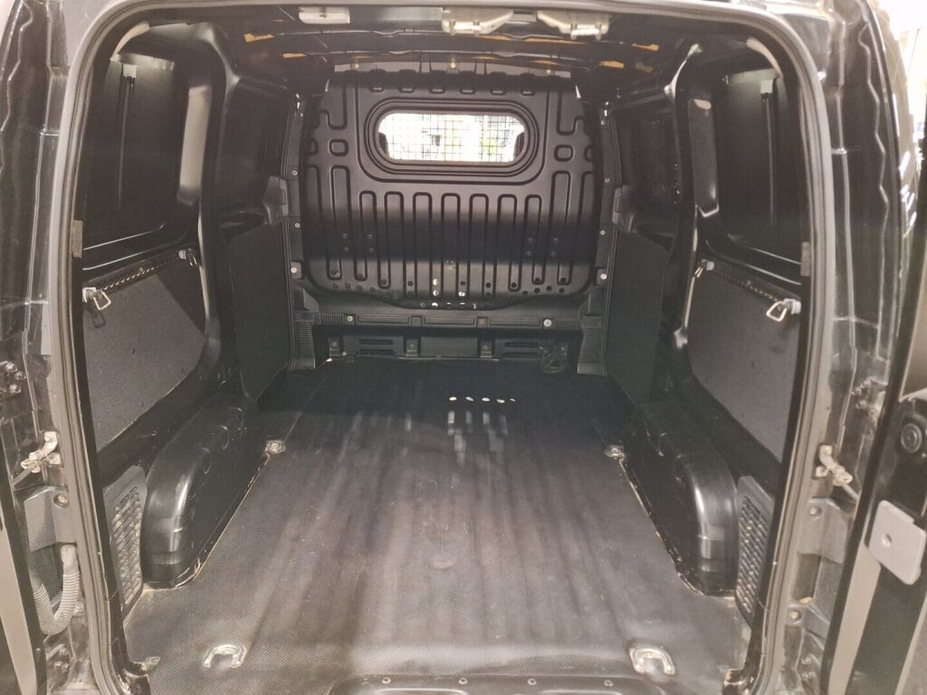 Nissan NV200 2011 Musta