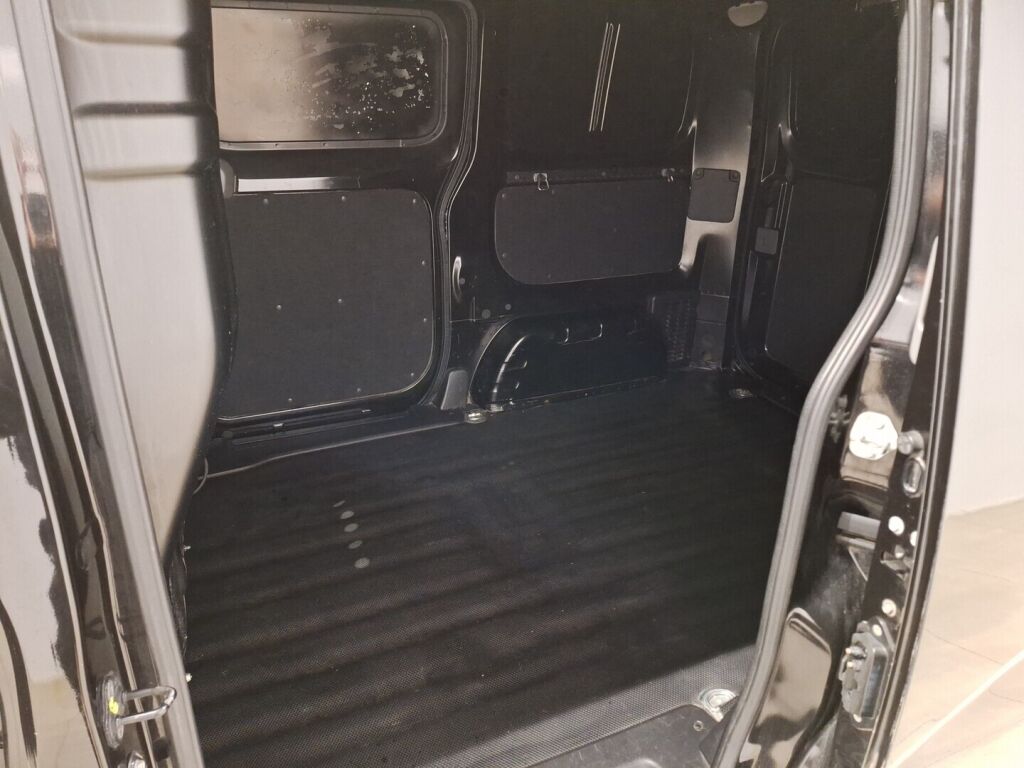 Nissan NV200 2011 Musta