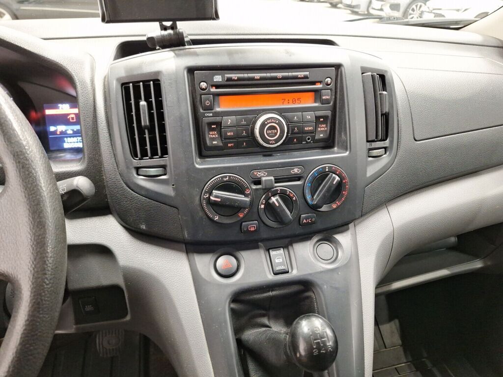 Nissan NV200 2011 Musta