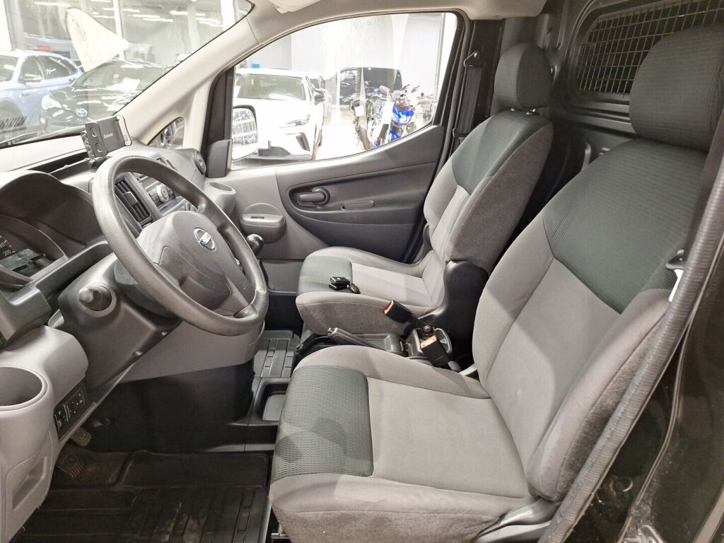 Nissan NV200 2011 Musta