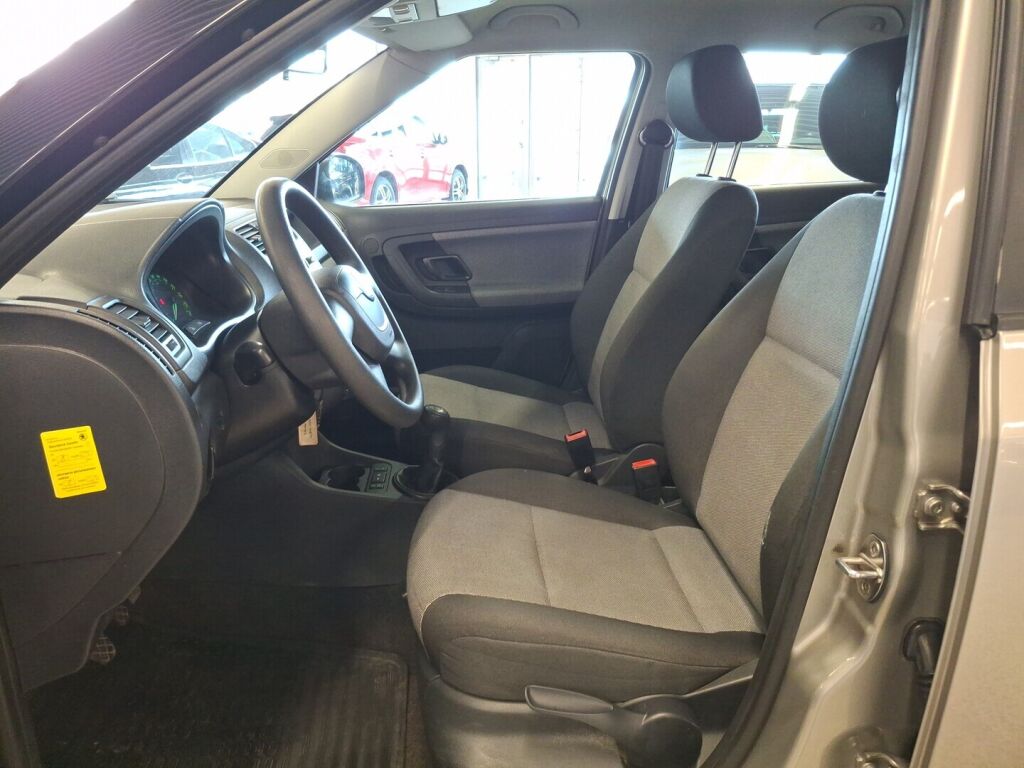 Skoda Fabia 2011 Ruskea (beige)