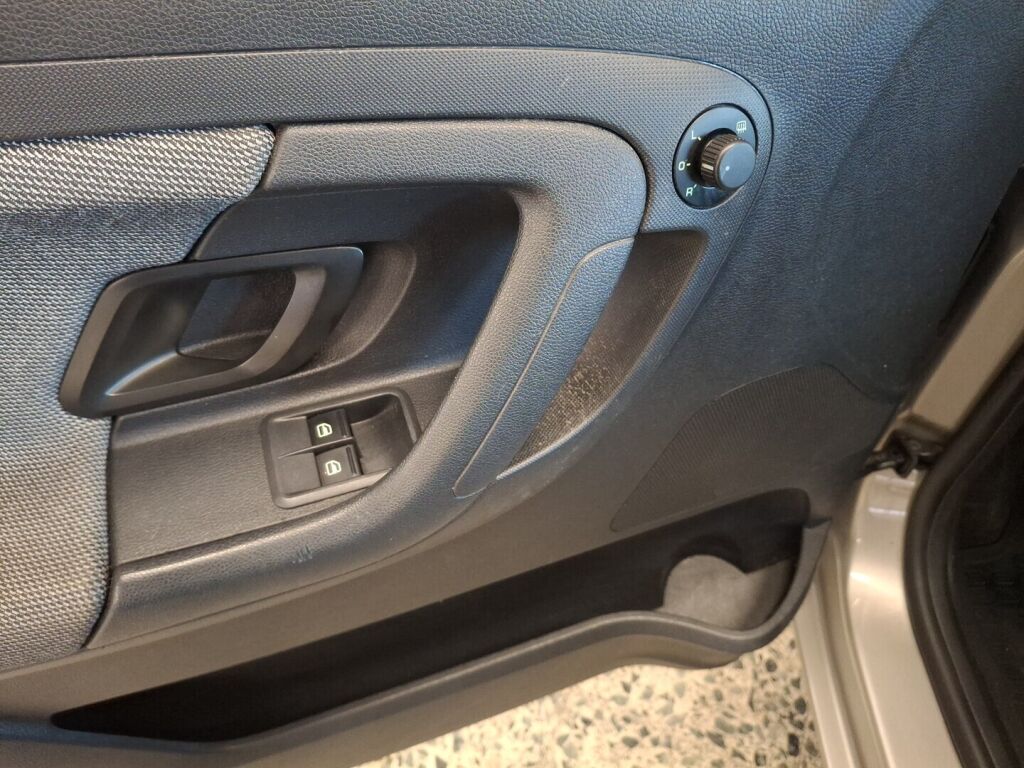 Skoda Fabia 2011 Ruskea (beige)