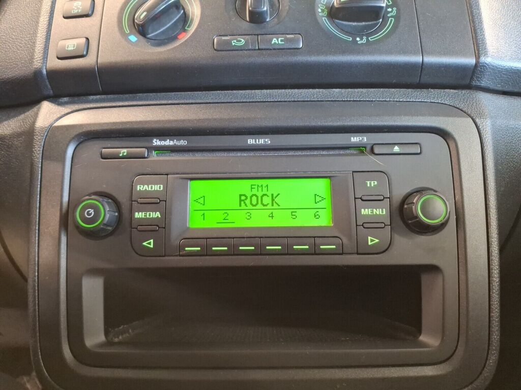 Skoda Fabia 2011 Ruskea (beige)