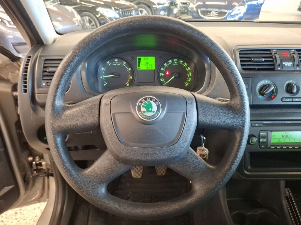 Skoda Fabia 2011 Ruskea (beige)