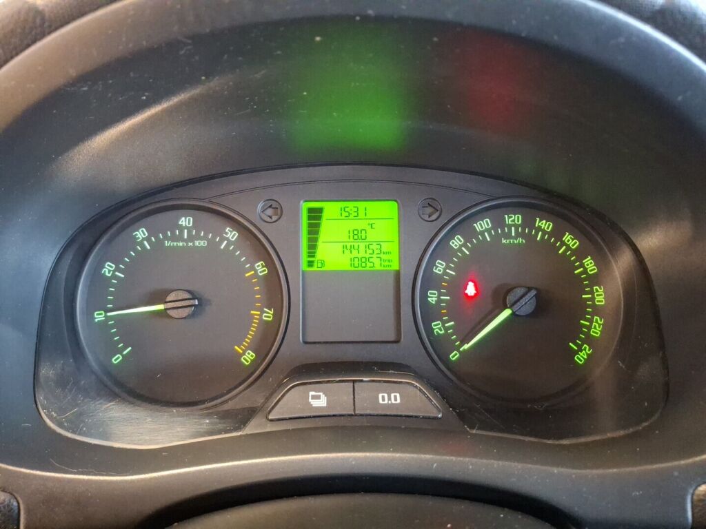 Skoda Fabia 2011 Ruskea (beige)