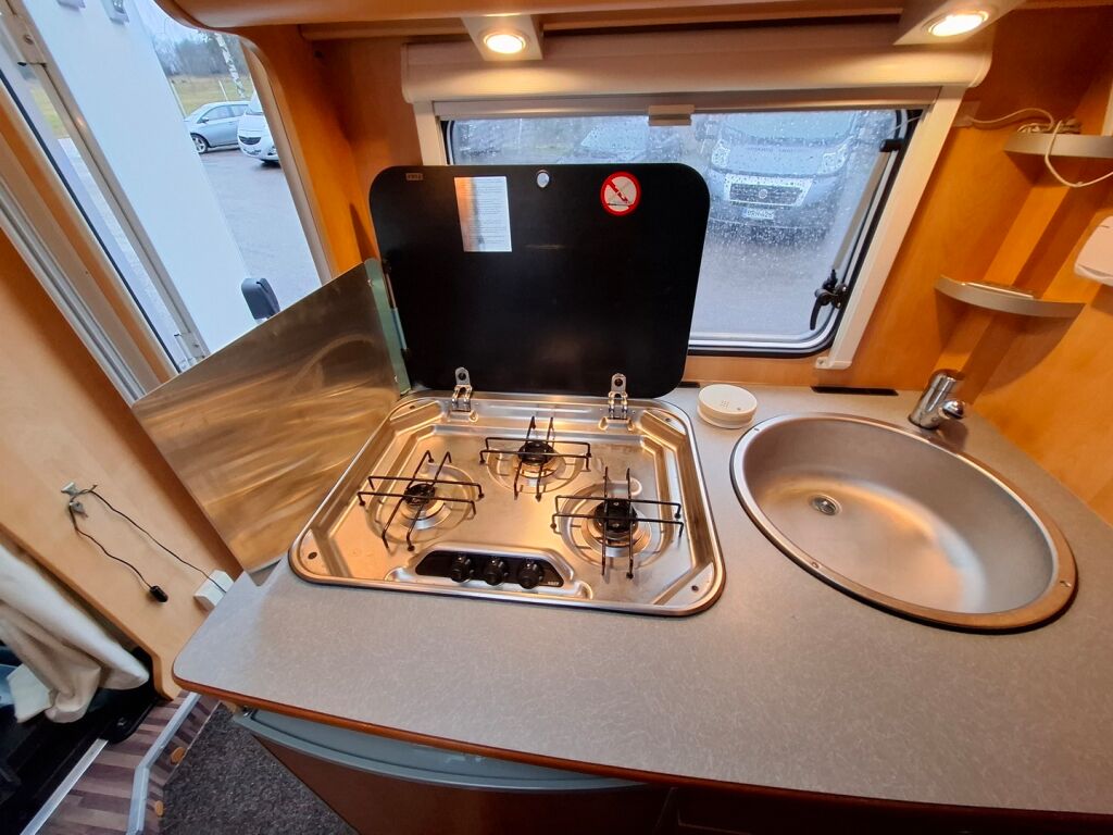 Sunlight T66 2010 Valkoinen