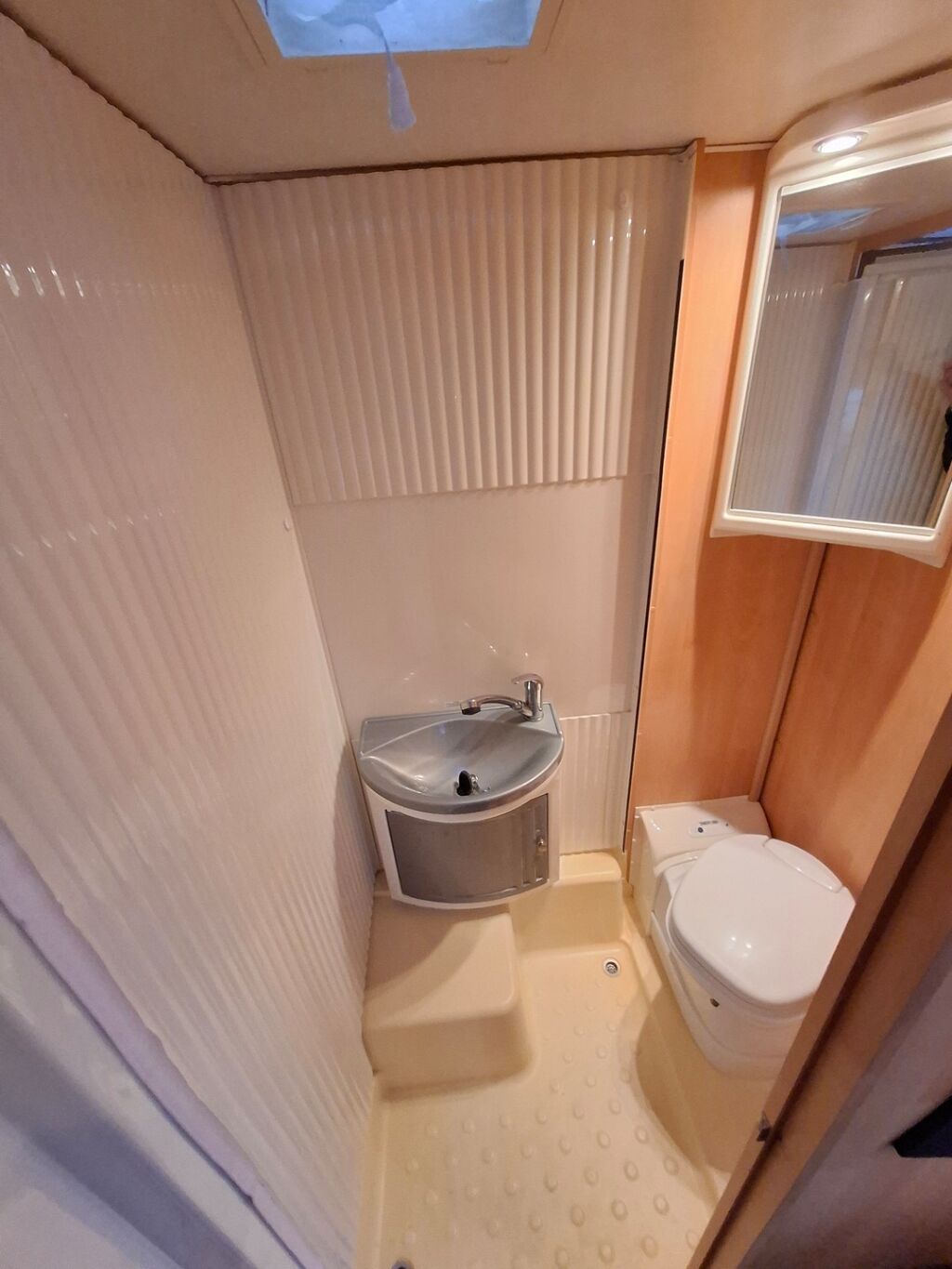 Sunlight T66 2010 Valkoinen