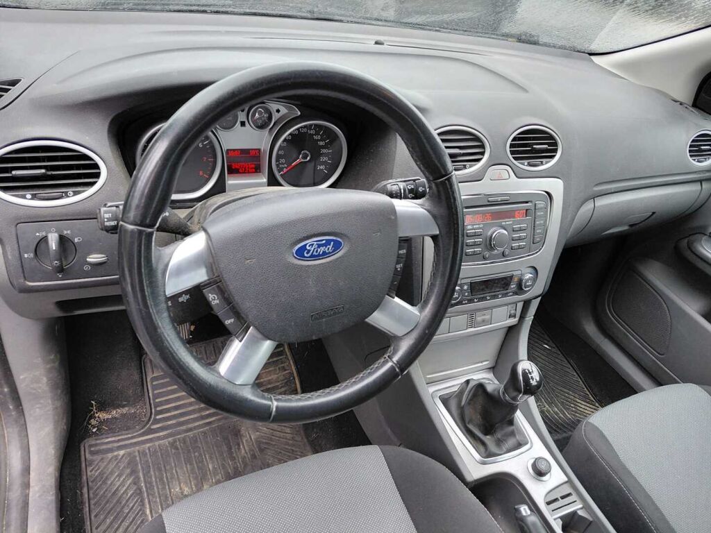 Ford Focus 2010 Musta