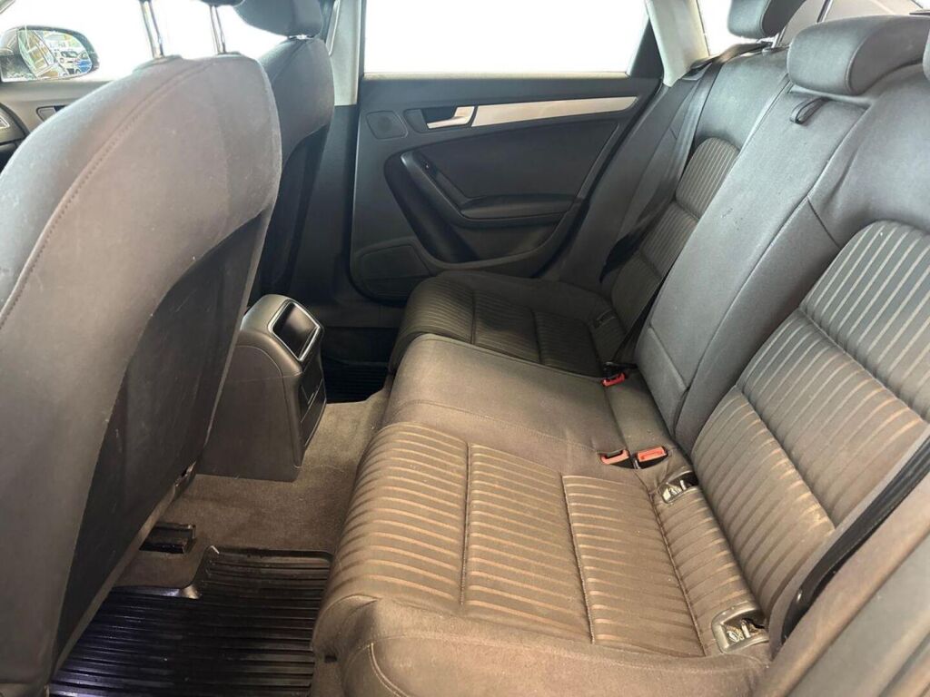Audi A4 2010 Ruskea (beige)