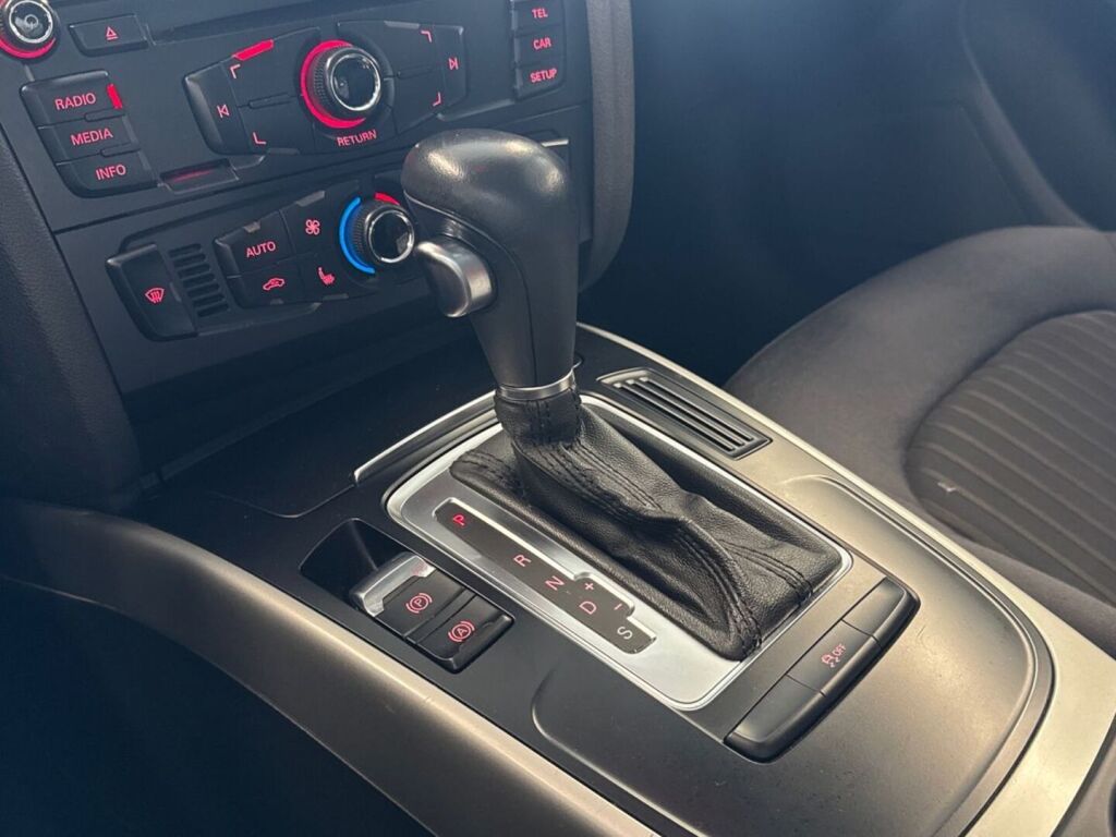Audi A4 2010 Ruskea (beige)