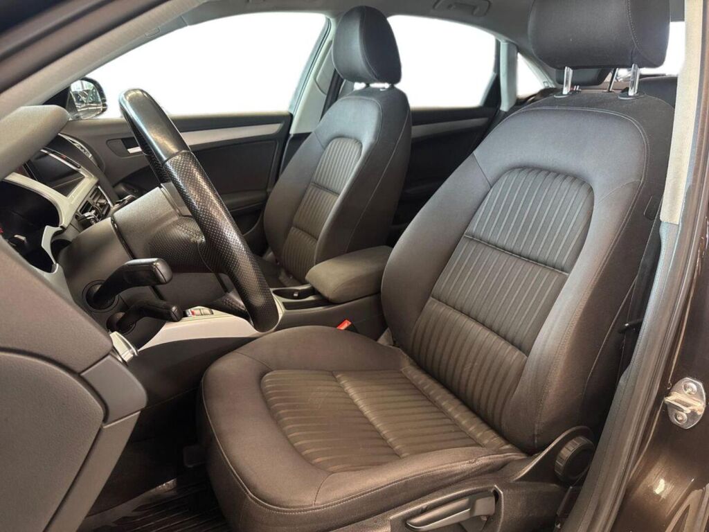 Audi A4 2010 Ruskea (beige)