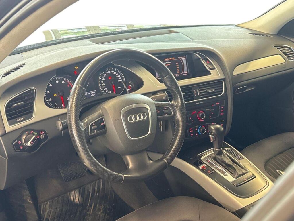 Audi A4 2010 Ruskea (beige)