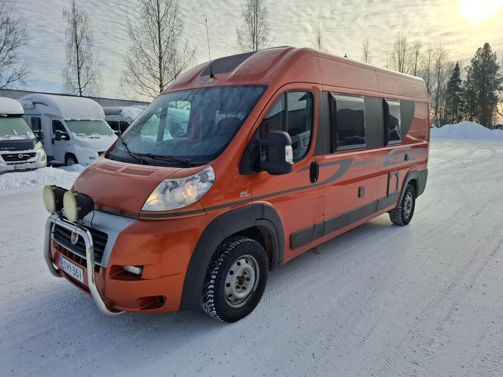 Adria Twin 600 SP 2011 Oranssi