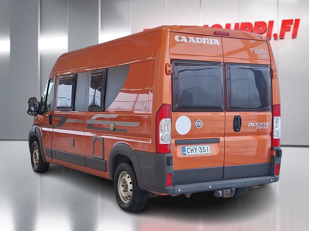 Adria Twin 600 SP 2011 Oranssi