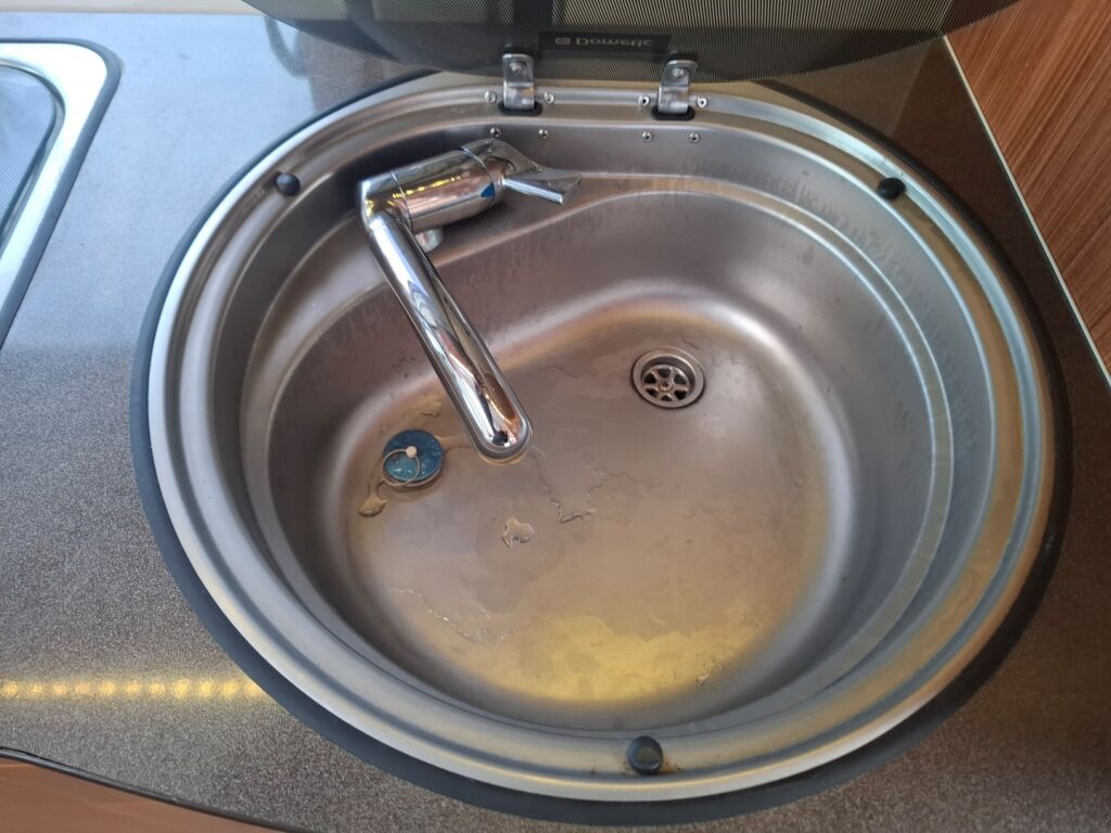 Adria Twin 600 SP 2011 Oranssi