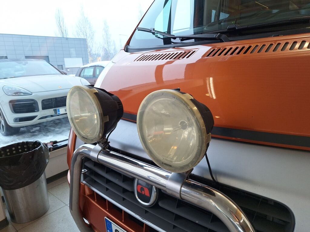 Adria Twin 600 SP 2011 Oranssi